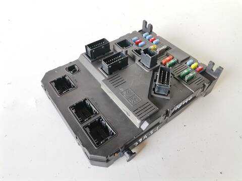 Foto 3ª: Caja Reles Fusibles Peugeot 206 XN 1.4 HDI 68CV (1999)