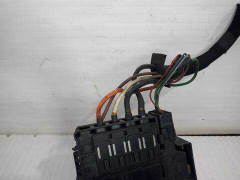 Foto 2ª: Caja Reles Fusibles Peugeot 3008 STYLE 114CV 84KW (2014)