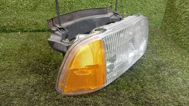 Foto 3ª: Faro Derecho Chevrolet Blazer 4.3 GASOLINA GENERAL MOTORS [L35] (2001)