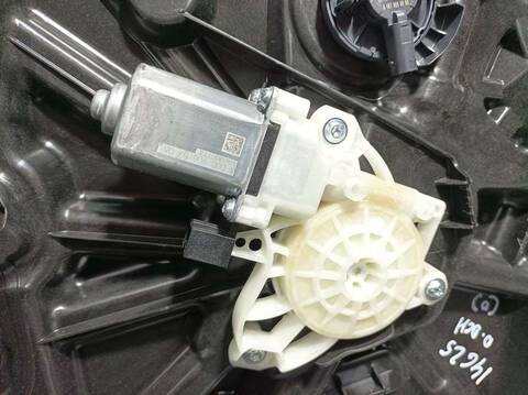 Foto 2ª: Elevalunas Eléctrico Delantero Derecho Mercedes Clase B 150 B180 136CV 100KW [282914] (2020)