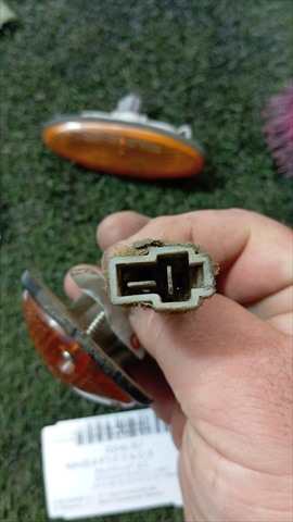 Foto 3ª: Piloto Lateral Derecho Mitsubishi Montero 3.0 G V20 V6 GLS AUTO 5P [6G72] (1992)
