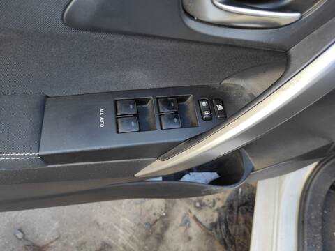 Foto 1ª: Botonera Elevalunas Toyota Auris 2ZRFXE (2016)