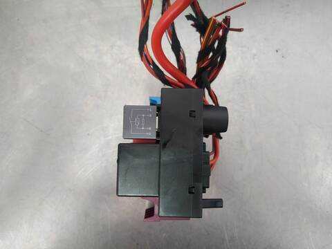 Foto 4ª: Caja Reles Fusibles Mercedes Clase C 160 C 220 T CDI BLUETEC 205.204) 170CV 125KW FAMILIAR [651921] (2014)