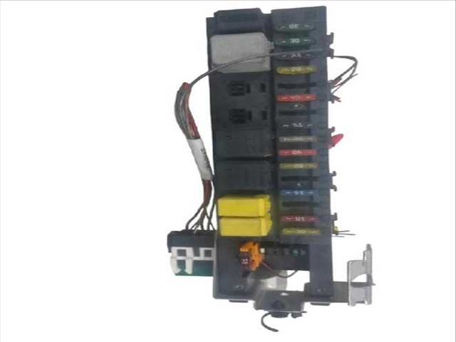 Foto 2ª: Caja Reles Fusibles Mercedes Clase E 180 E 220 CDI 211.006) (2002)