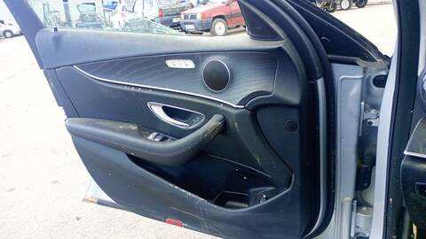 Tapizados Cartoneras Mercedes Clase E 180 E 220 D 213.004) 194CV 143KW