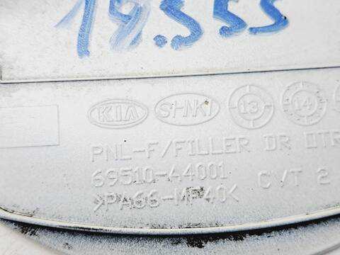 Foto 4ª: Tapa Exterior Combustible Kia Carens BASIC 116CV 85KW [D4FD] (2017)