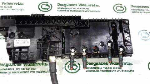 Foto 3ª: Caja Reles Fusibles Mercedes Clase V 200 136CV 100KW (2014)