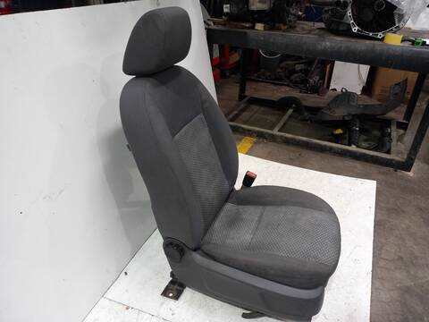 Foto 3ª: Asiento Delantero Derecho Ford Focus TREND BERLINA 101CV 74KW [HWDA] (2006)