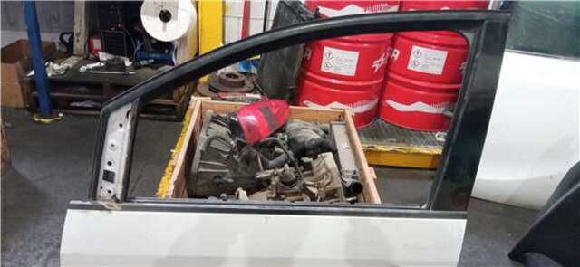 Foto 3ª: Puerta Delantera Izquierda Volkswagen Touran 1.4 HIGHLINE [1.4 LTR. - 103 KW 16V TSI (1390 CM3)] [CAY]