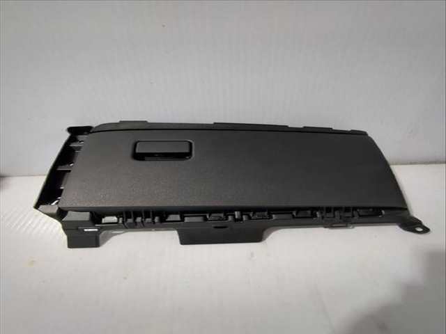 Guantera Toyota Yaris 1.5 HYBRID MXPH11) 92CV