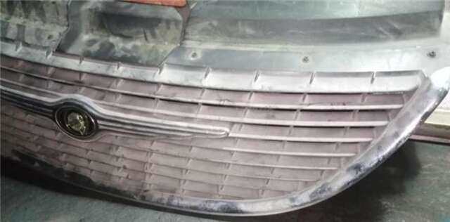 Foto 3ª: Rejilla Delantera Chrysler Voyager 2.5 CRD [ENC]