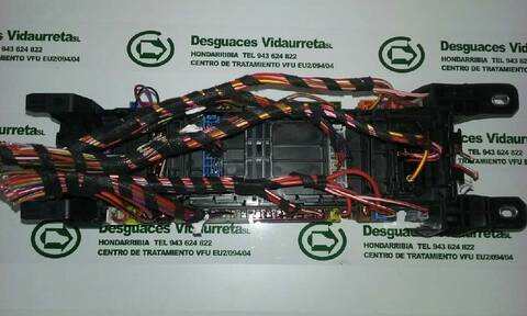 Foto 2ª: Caja Reles Fusibles Mercedes Clase V 200 136CV 100KW (2014)