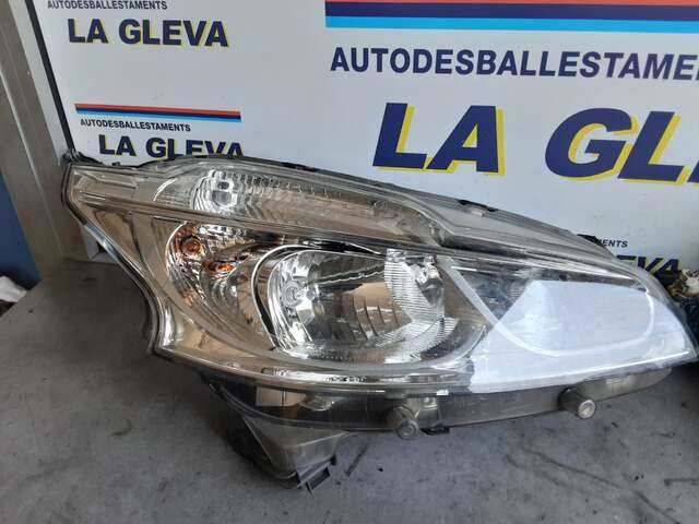 Foto 1ª: Faro Derecho Peugeot 208 1.2 12V82CV 0CV [HMZ] (2015)