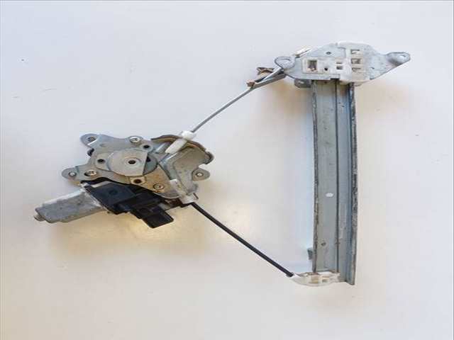 Foto 3ª: Elevalunas Manual Trasero Izquierdo Mitsubishi Outlander 2.0 4WD 136CV (1986)