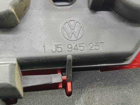 Foto 4ª: Piloto Trasero Derecho Volkswagen Bora CONCEPTLINE BERLINA 105CV 77KW [AZD] (2001)