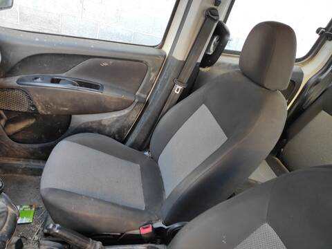 Foto 1ª: Asiento Delantero Derecho Fiat Doblo CARGO 330A1000 (2017)