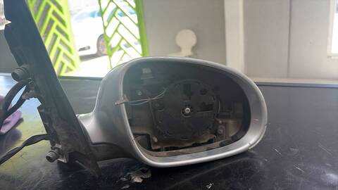 Retrovisor Izquierdo Volkswagen Golf VERSION INDEFINIDA