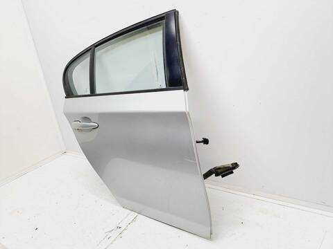 Foto 4ª: Puerta Trasera Derecha Bmw Serie 1 114 118D BERLINA 143CV 105KW [N47D20A] (2008)