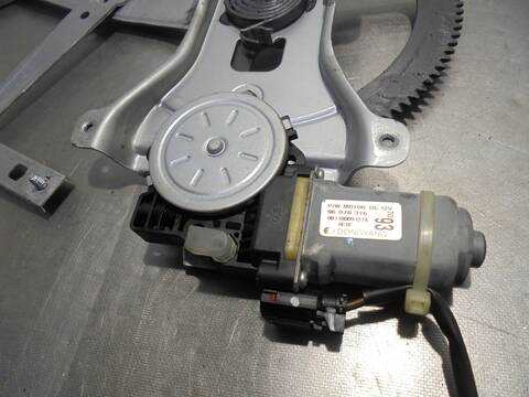 Foto 4ª: Elevalunas Eléctrico Delantero Izquierdo Chevrolet Aveo LS 84CV 62KW [B12D1] (2010)