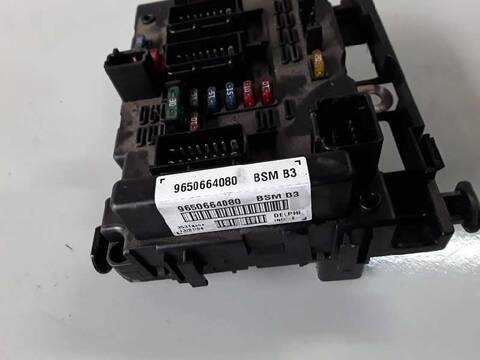 Foto 3ª: Caja Reles Fusibles Peugeot 406 STDT PACK SPORT 109CV (2000)