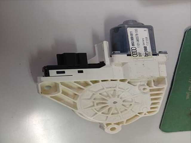 Foto 4ª: Elevalunas Eléctrico Trasero Izquierdo Audi A4 BASICO 143CV 105KW [CAGA] (2009)