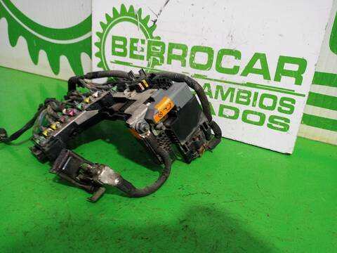 Foto 2ª: Caja Reles Fusibles Peugeot 508 ACTIVE 140CV [8DRHF8] (2011)