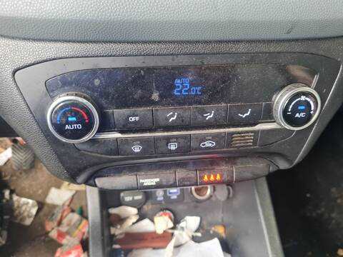 Foto 2ª: Mando Climatizador Hyundai i20 ESSENCE 75CV 55KW [D3FA] (2015)