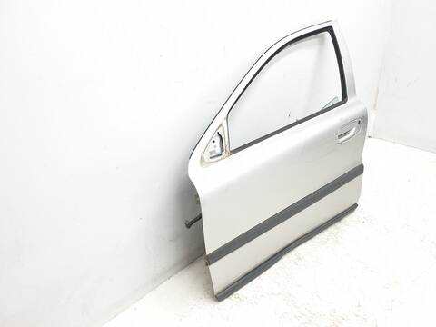 Foto 3ª: Puerta Delantera Izquierda Volvo V70 2.4 D [D5244T] (2001)