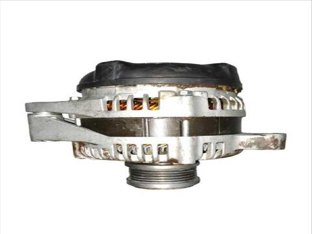 Foto 1ª: Alternador Toyota Corolla 2.0 D-4D CDE120_ CDE120R) (2001)