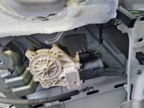 Elevalunas Eléctrico Delantero Izquierdo Mercedes Sprinter 310/313/316 CDI 906.631/633/635/637) 95CV 70KW CAJA CERRADA