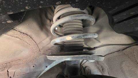 Amortiguador Delantero Izquierdo Toyota Auris HIBRIDO 100 KW MOTOR 1 8 73 KW 16V) 2012 136CV