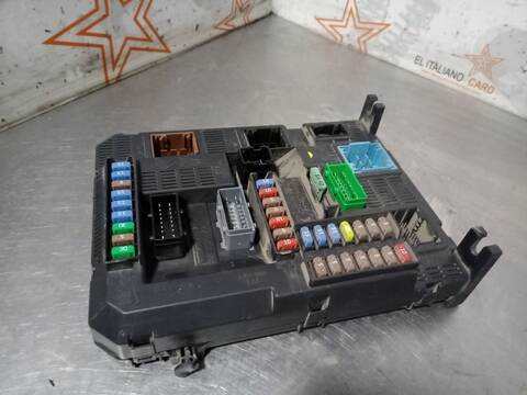 Foto 2ª: Caja Reles Fusibles Peugeot 208 ACCESS 68CV 50KW [8HR01] (2013)