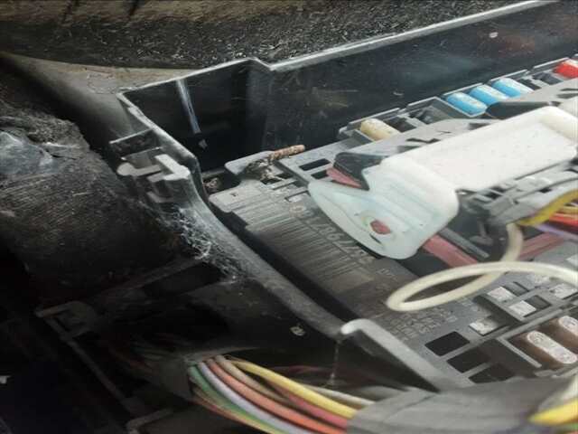 Caja Reles Fusibles Citroen C4 1.6 HDI92CV 0CV