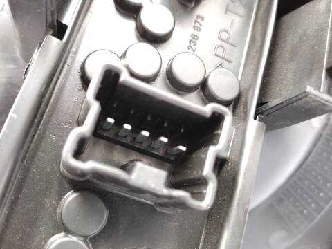 Foto 3ª: Piloto Trasero Izquierdo Nissan Almera 1.5 98CV 72KW [QG15] (2005)