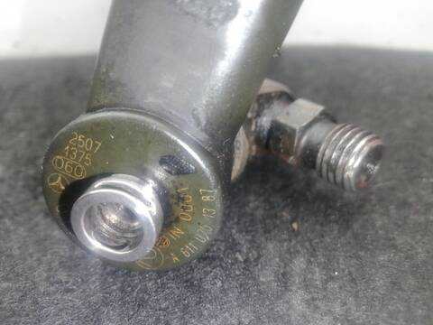 Foto 3ª: Inyectores Mercedes Clase CLK 270 CDI 209.316) 170CV 125KW C209) [OM 612.962,OM 612.967] (2003)