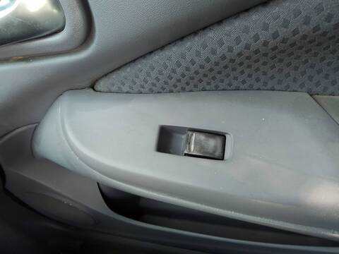 Botonera Elevalunas Nissan Almera ACENTA 112CV 82KW