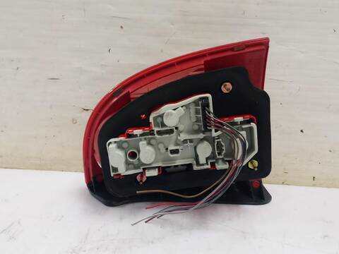 Foto 3ª: Piloto Trasero Izquierdo Volkswagen Passat ADVANCE 131CV [AVF] (2000)