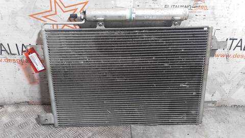 Foto 1ª: Radiador Calefaccion A.A. Mercedes Clase B 150 180 CDI 245.207) 109CV 80KW [OM640940] (2010)