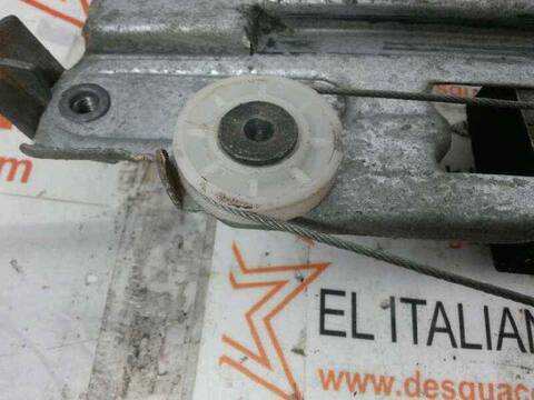 Foto 4ª: Elevalunas Manual Trasero Derecho Renault Megane CONFORT AUTHENTIQUE BERLINA 120CV 88KW II BERLINA 5P [F9Q B8] (2004)