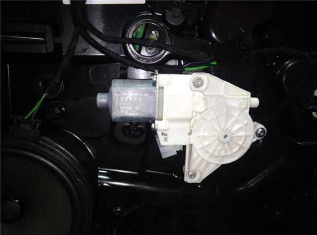 Foto 2ª: Elevalunas Eléctrico Delantero Derecho Mercedes Clase A 140 2.1 A 200 CDI - D (176.008) [2.1 LTR. - 100 KW CDI CAT] [651930]