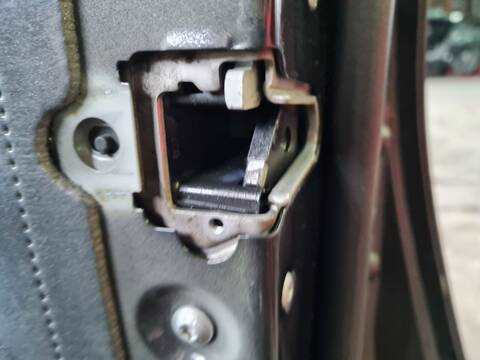 Cerradura Puerta Delantera Derecha Mercedes Clase C 160 280 219.354) 231CV 170KW