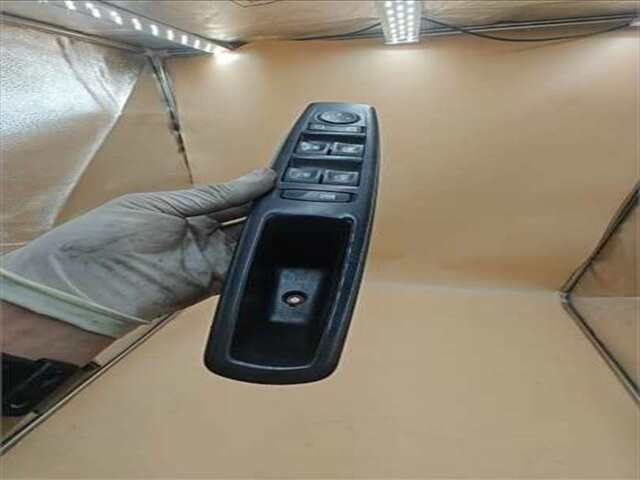 Botonera Elevalunas Renault Megane 1.5 TOMTOM EDITION [1.5 LTR. - 78 KW DCI DIESEL] III BERLINA 5P (2008-_)