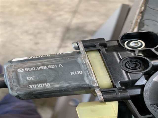 Foto 2ª: Elevalunas Eléctrico Delantero Derecho Volkswagen T-Roc 1.5 TSI 150CV/110KW [DAD] (2018)