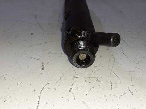 Foto 3ª: Inyectores Volkswagen Transporter 2.5 TDI 88CV 65KW FURGONETA [AJT] (2002)