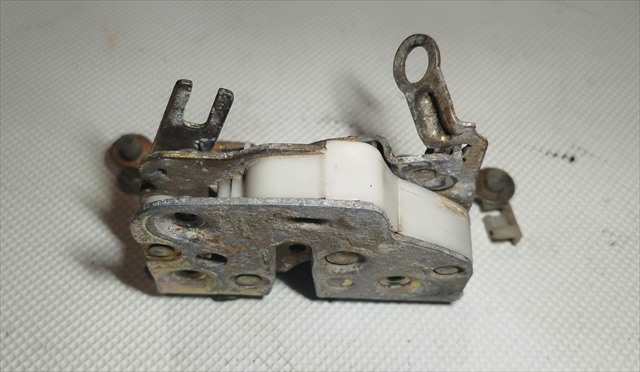 Foto 2ª: Cerradura Puerta Trasera Izquierda Nissan Patrol 3.3 D SD33 (1987)