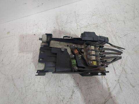 Foto 3ª: Caja Reles Fusibles Citroen C4 1.6 HDI 109CV [9HY (DV6TED4) 9HZ (DV6TED4)] (2006)