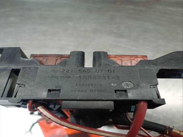 Foto 3ª: Caja Reles Fusibles Mercedes Clase S 220 500 221.071) BERLINA 388CV 285KW [M273961] (2006)