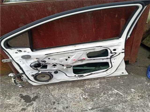 Foto 3ª: Puerta Delantera Derecha Toyota Yaris HÍBRIDO HYBRID ACTIVE [HÍBRIDO 74 KW ( 1.5 LTR. - 55 KW 16V)] [1NZ-FXE]