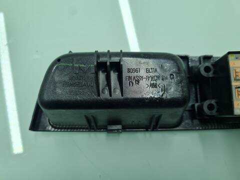 Foto 2ª: Botonera Elevalunas Nissan Tiida ACENTA 126CV 93KW [MR18DE] (2008)