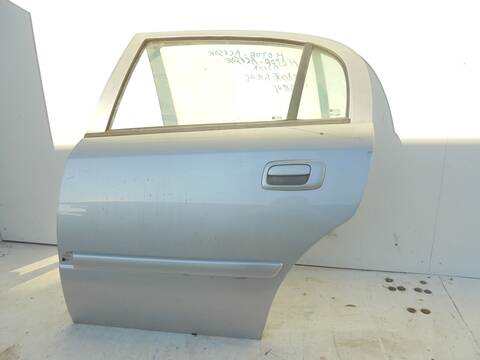 Foto 4ª: Puerta Trasera Izquierda Opel Astra CLUB BERLINA 80CV 59KW [Z17DTL] (2004)